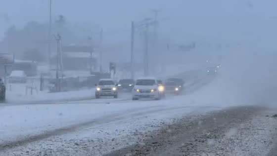 Heavy snowfall causes vehicle spin on Brooks Avenue near Rochester airport, United States