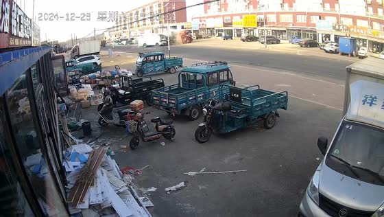 Bus crashes into truck causing chain reaction accident in Shandong, China