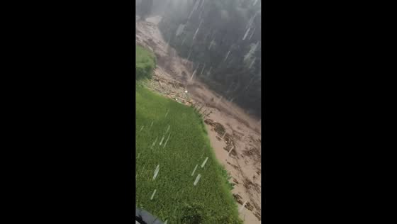 Powerful flash flood and mudslide tear through Yanling, China