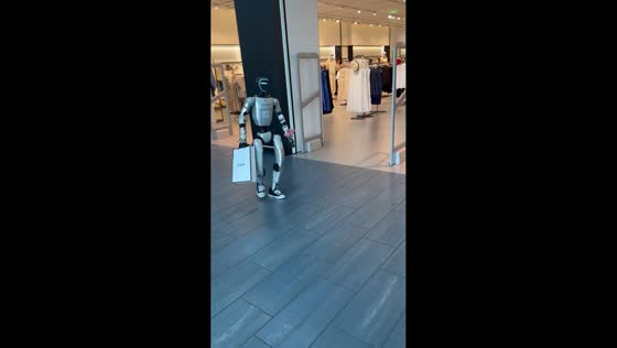 Robot walks through shopping mall for first time in Kaunas, Lithuania