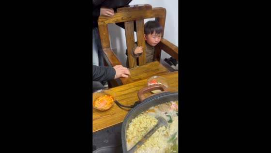 Child stuck in wooden chair rescued by family in Zhejiang, China