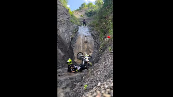 Daring motorbike climb ends in thrilling escape