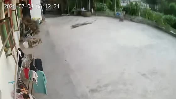 Sudden earthquake sparks panic in Yibin, Sichuan, China