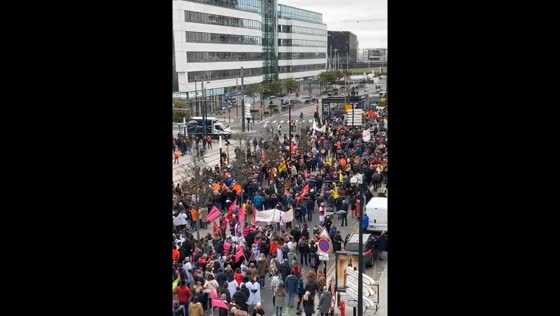 Unions in France Continue to Strike Against Pension Reform