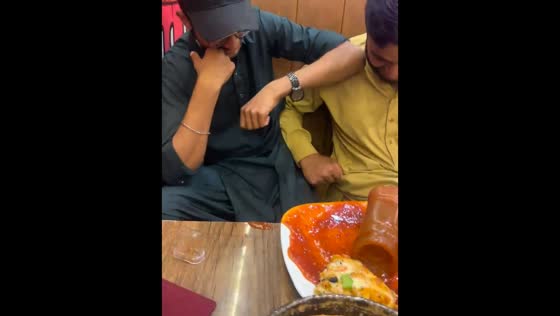 Sauce bottle mishap splashes food in Gujar Khan, Pakistan