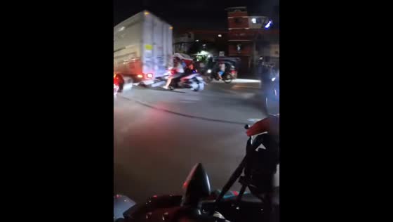Dashcam captures helmetless rider crashing into truck in Manila, Philippines