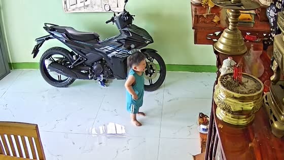 Child gets electrocuted while pulling object in Vinh Long, Vietnam