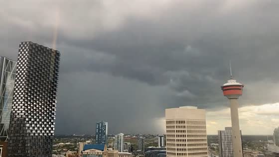 Thunderstorm time-lapse captures weather system interaction in Calgary, Alberta