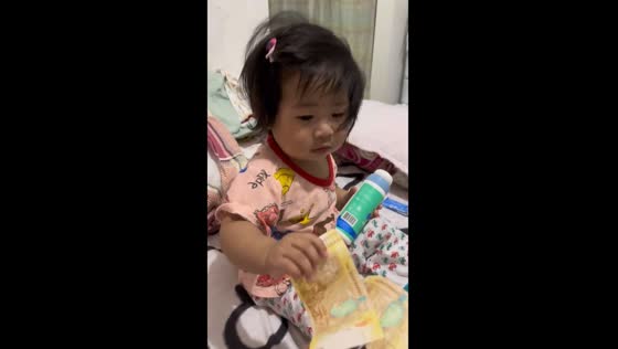 Emotional dilemma: heartwarming video shows child's tears turn into joy when offered money