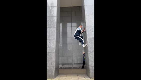 Parkour in Brussels with wall jumps inspired by Super Mario