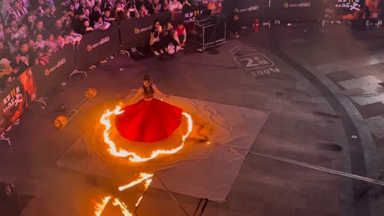  Dancer escapes fire mishap during performance in Jiangxi, China