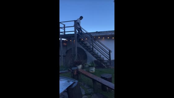 Man slips on stairs but stays standing in Minca, Colombia