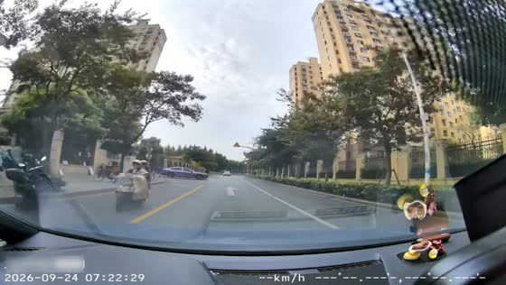 Car crashes into steel barrier after suddenly turning at a curve in Shanghai, China