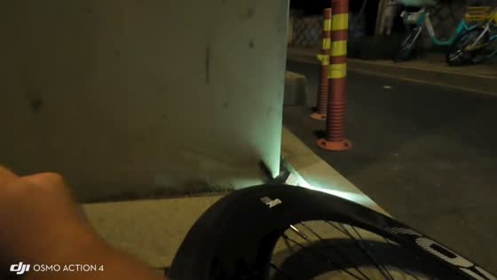 Cyclist loses balance and crashes while wiping face in Zhejiang, China
