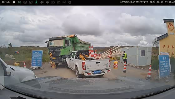 Truck crashes into pickup and road signs at gate in Ningxia, China