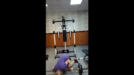 Weightlifting attempt ends in unexpected fall in Bobruisk, Belarus