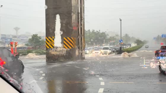 Heavy rain causes severe street flooding and traffic on Yongwan Road in Haikou, Hainan, China