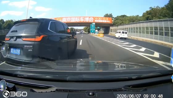 SUV collision during sudden lane change on highway in Jiangsu, China