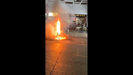 Electric bike explodes and catches fire on road in Guangdong, China