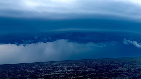 Massive shelf cloud rolls over Lake Michigan in Wisconsin, USA