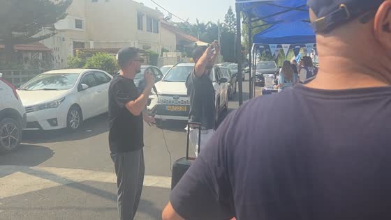 Political confrontation unfolds outside polling station in Shikun Dan, Israel