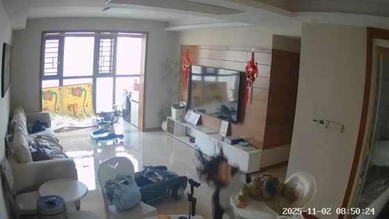 Mother slips while baby topples in Hubei, China
