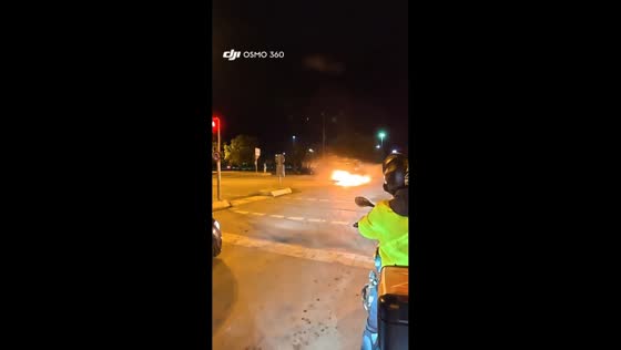 High-speed crash causes vehicle fire on Maltepe coastal road in Istanbul, Türkiye