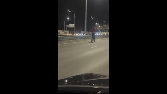 Electric scooter rider shocks drivers with high-speed ride in Voronezh, Russia