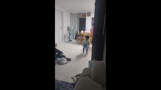 Baby adorably imitates grandmother’s reaction in Changwon, South Korea