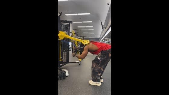Cable machine malfunction during workout in South Bend, Indiana, USA