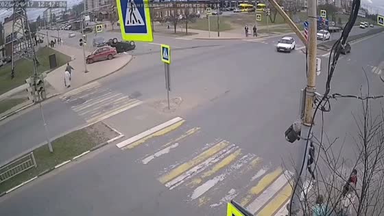Lada and Renault collide at intersection in Tutaev, Yaroslavl, Russia