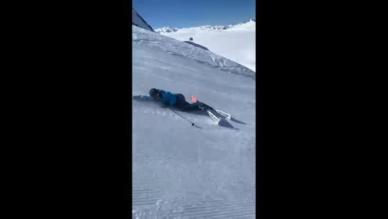 Friend fails to ski down slope in Belle Plagne, France