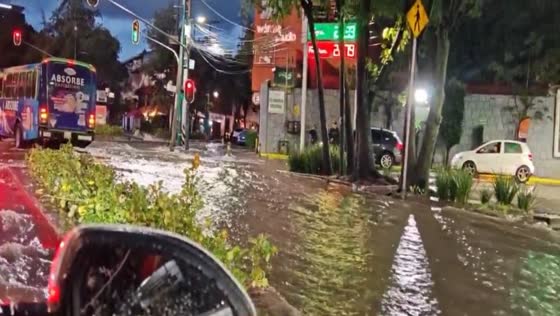 Flooded Insurgentes Avenue causes traffic struggles in Mexico