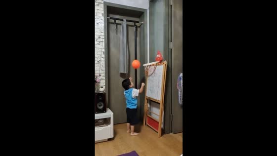  Little basketball prodigy's hilarious headshot scores a slam dunk surprise!