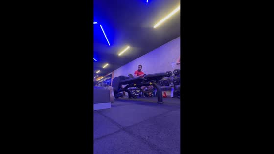 Gym bench collapses mid-set in Belém, Brazil