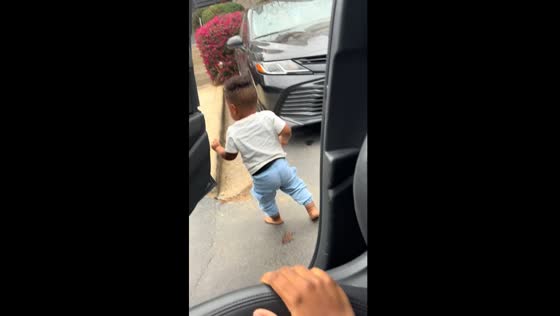 Toddler's unstoppable dash to grandma