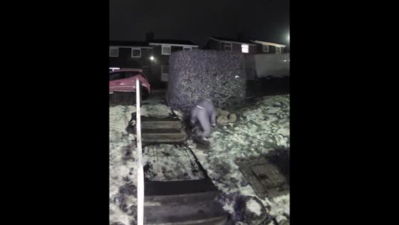 Man slips on icy steps in Gateshead, UK