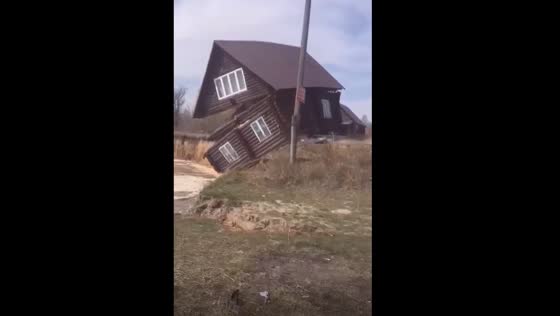 House collapses into water due to rising water levels in Oka river