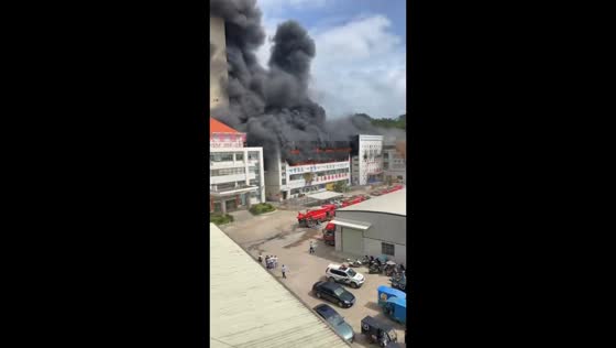 Massive fire breaks out at shoe factory in Huizhou, Guangdong, China