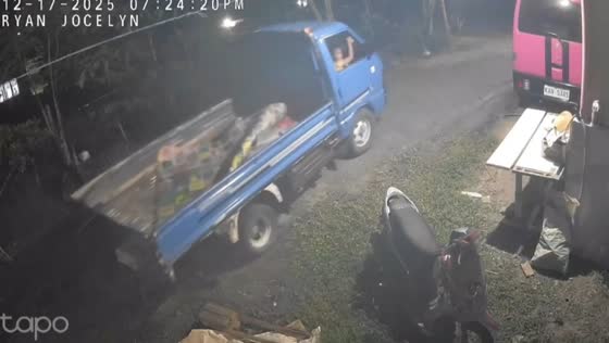 Close call as pickup truck reverses while a girl is inside in Barili, Cebu, Philippines