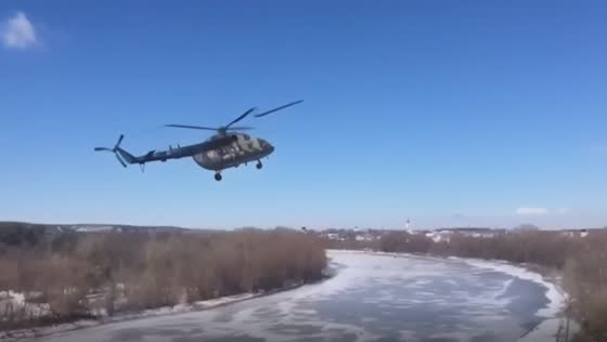 Emergency landing of Mi-8 helicopter after power line incident!