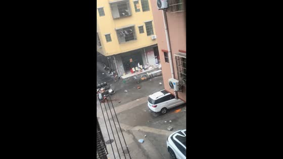 People chase runaway cart during strong winds and heavy rain in Guangdong, China