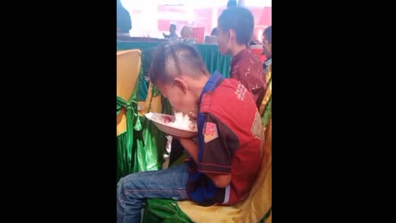 When the food is delicious! Little boy eats very fast!