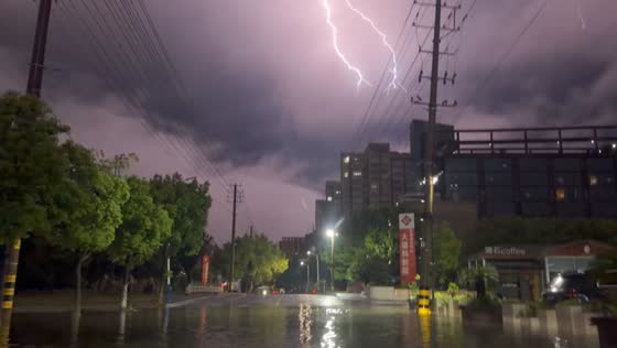 Spectacular lightning illuminates flooded street in Jiangsu, China