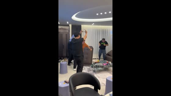 Friends’ playful antics cause marble table to shatter in Heilongjiang, China