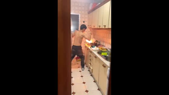 Man startled as pan bursts into flames while frying fries in Ciudad Real, Spain