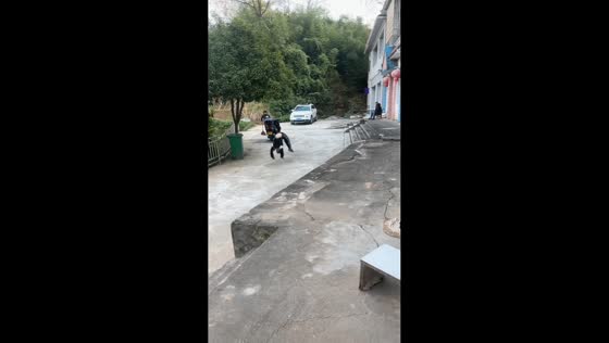 Boy attempts 30 somersaults in Hunan, China