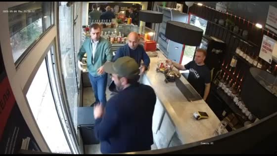 Man punches stranger by mistake in Samara, Russia