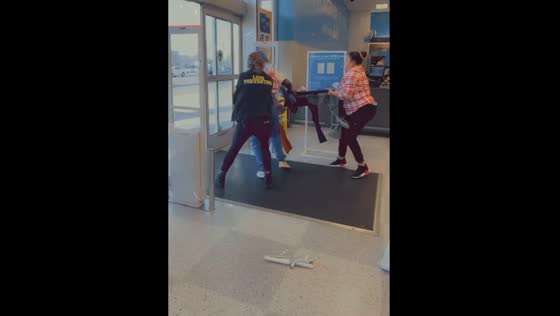 Oakland shoplifting incident: persistent thief confronted by security after clothes heist