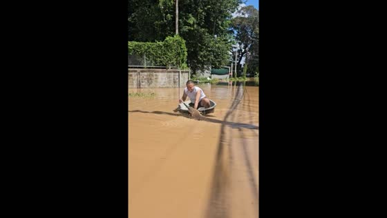 Struggling to stay afloat in Chiang Mai floods